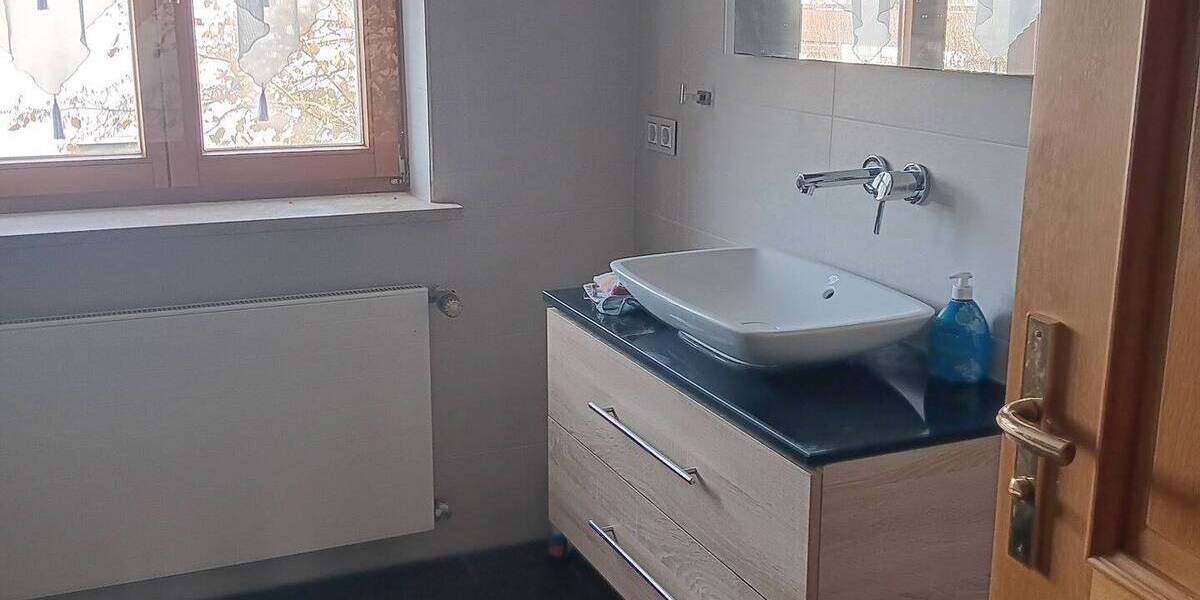 Etagenwohnung Kirchweidach - 3 Zimmer, 120 m&sup2;, 890&euro; | Angebot:25667649