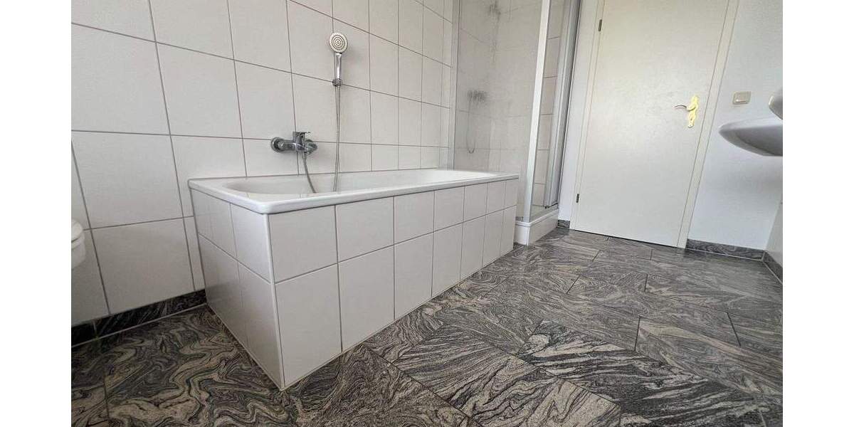 Etagenwohnung Traunstein Gemarkung Traunstein - 3 Zimmer, 92 m&sup2;, 1.090&euro; | Angebot:25696727