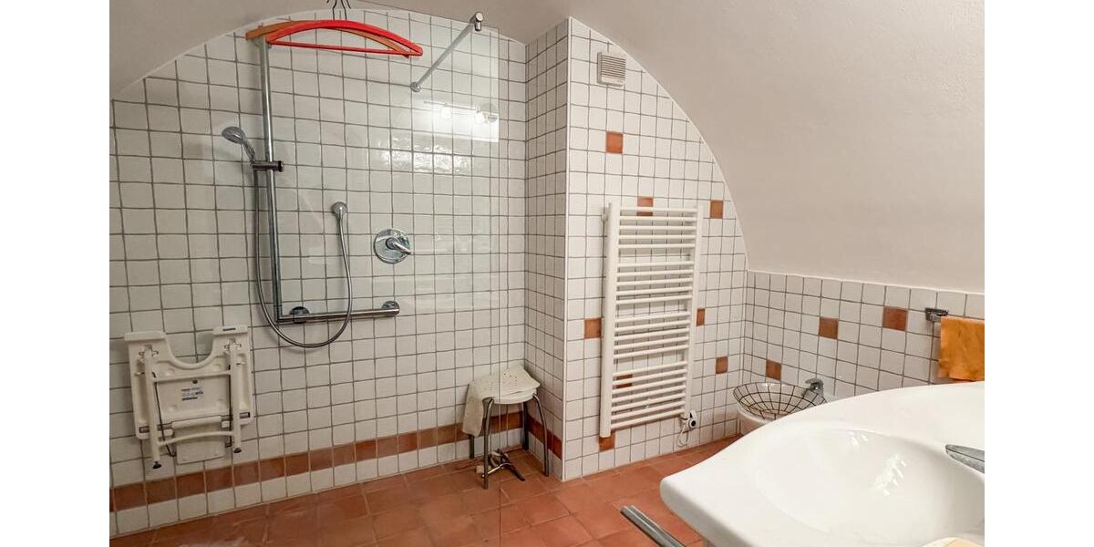 Maisonettenwohnung Tittmoning - 9 Zimmer, 300 m&sup2;, 1.900&euro; | Angebot:25851402