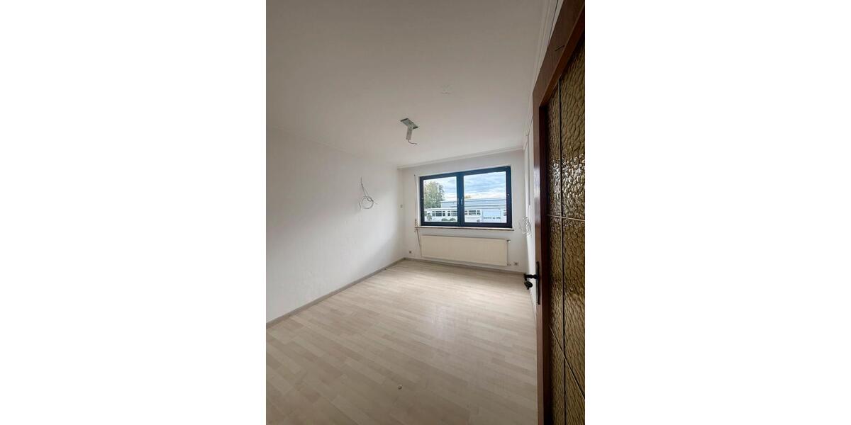 Etagenwohnung Freilassing - 6 Zimmer, 145 m&sup2;, 1.400&euro; | Angebot:27622493