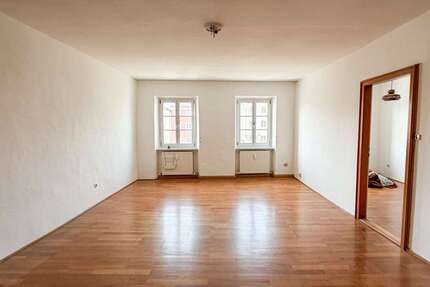 Wohnung Tittmoning - 9 Zimmer, 300 m&sup2;, 1.700&euro; | Angebot:25852847