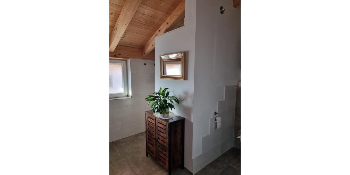Dachgeschoßwohnung Saaldorf-Surheim Surheim - 3 Zimmer, 100 m&sup2;, 1.480&euro; | Angebot:27606385