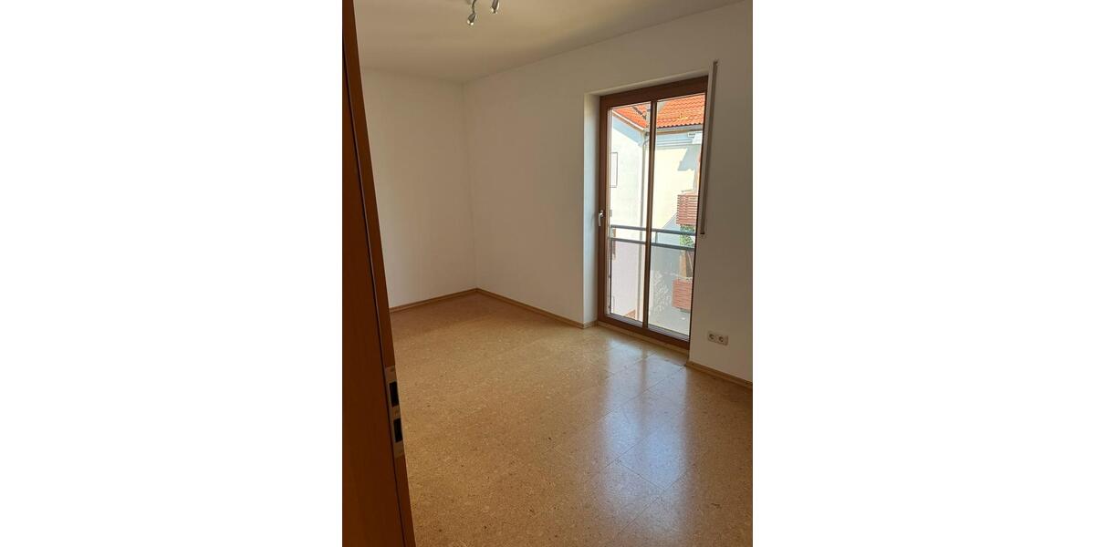 Etagenwohnung Traunreut Irsing - 3 Zimmer, 85 m&sup2;, 1.150&euro; | Angebot:25844468