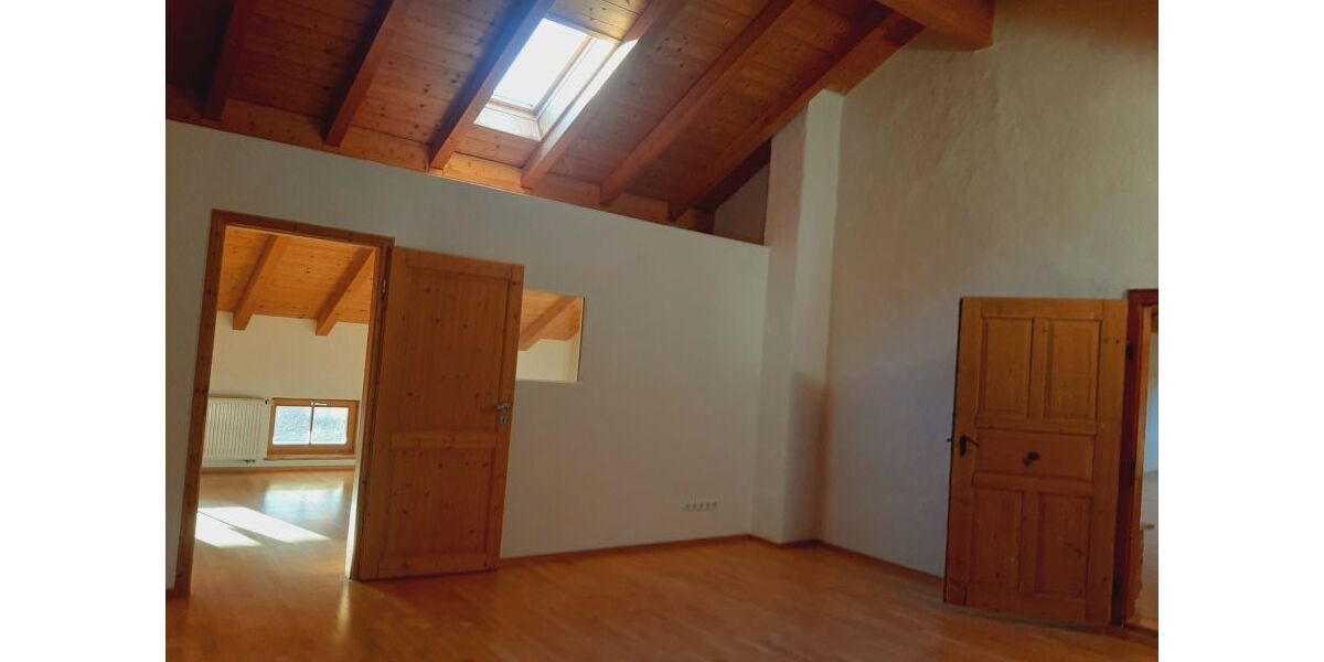 Idylle pur - Wohnung mit Balkon im Einödhof südost - Dachgeschoßwohnung Tittmoning Murschall | Angebot:26014234