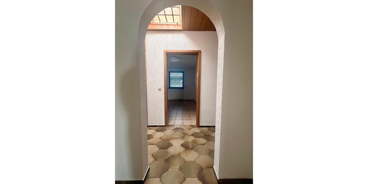 Etagenwohnung Freilassing - 6 Zimmer, 145 m&sup2;, 1.400&euro; | Angebot:27622493