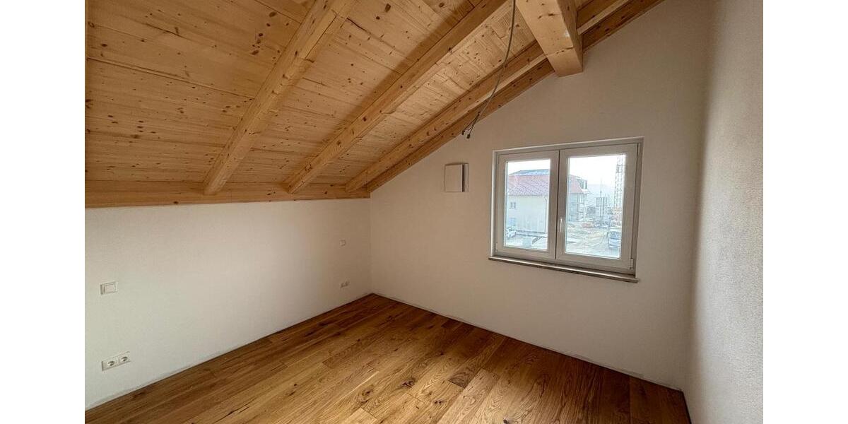 Dachgeschoßwohnung Feichten an der Alz - 4 Zimmer, 106 m&sup2;, 1.387&euro; | Angebot:24215253