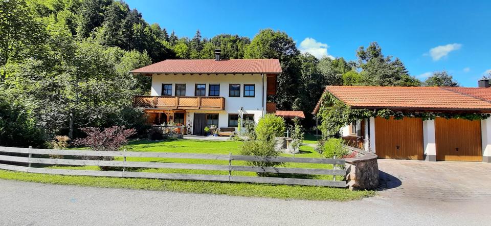Einfamilienhaus Ruhpolding - 6 Zimmer, 220 m&sup2;, 2.800&euro; | Angebot:27617146