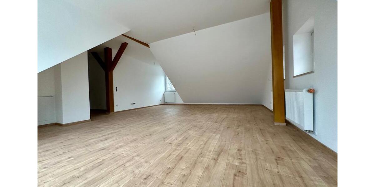 Dachgeschoßwohnung Traunstein - 2 Zimmer, 79 m&sup2;, 990&euro; | Angebot:25590800