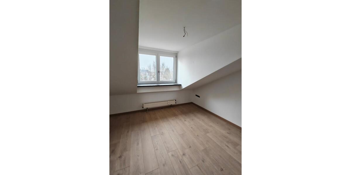Dachgeschoßwohnung Traunreut Irsing - 3 Zimmer, 72 m&sup2;, 750&euro; | Angebot:25051998