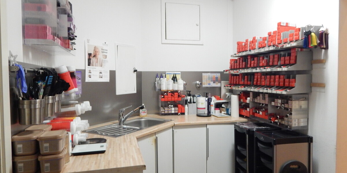 Ablösefreier, klimatisierter Friseursalon in 83395 Freilassing – voll ausgestattet, sofort bezugsfertig! - Gewerbeobjekt Freilassing Freilassing | Angebot:23021567