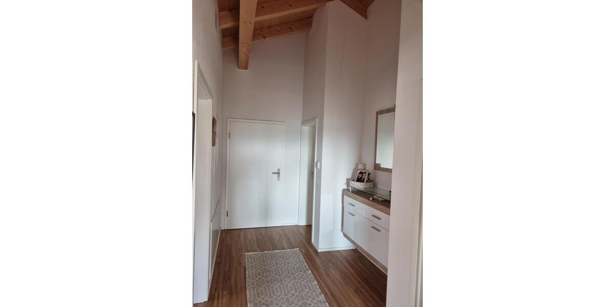 Dachgeschoßwohnung Saaldorf-Surheim Surheim - 3 Zimmer, 100 m&sup2;, 1.480&euro; | Angebot:27606385