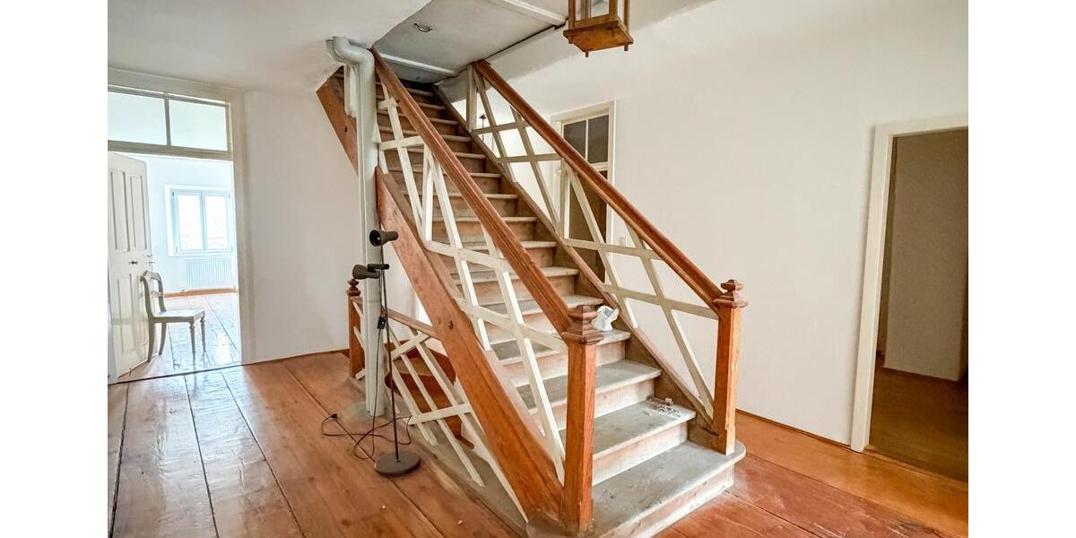 Maisonettenwohnung Tittmoning - 9 Zimmer, 300 m&sup2;, 1.900&euro; | Angebot:25851402