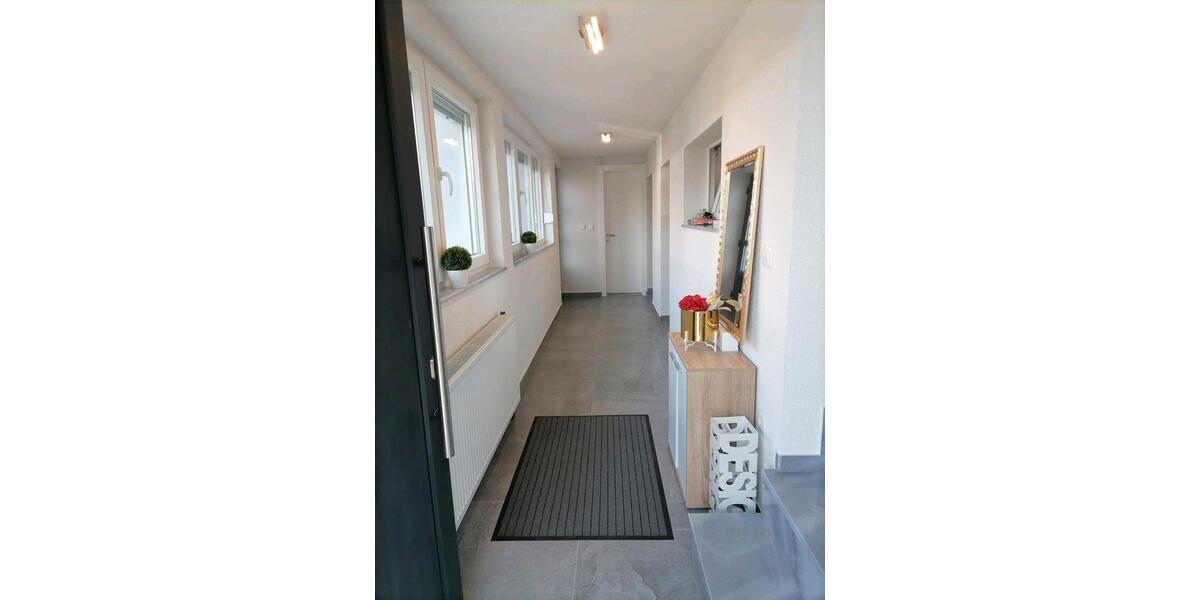 Einfamilienhaus Freilassing - 8 Zimmer, 350 m&sup2;, 430.000&euro; | Angebot:25363238