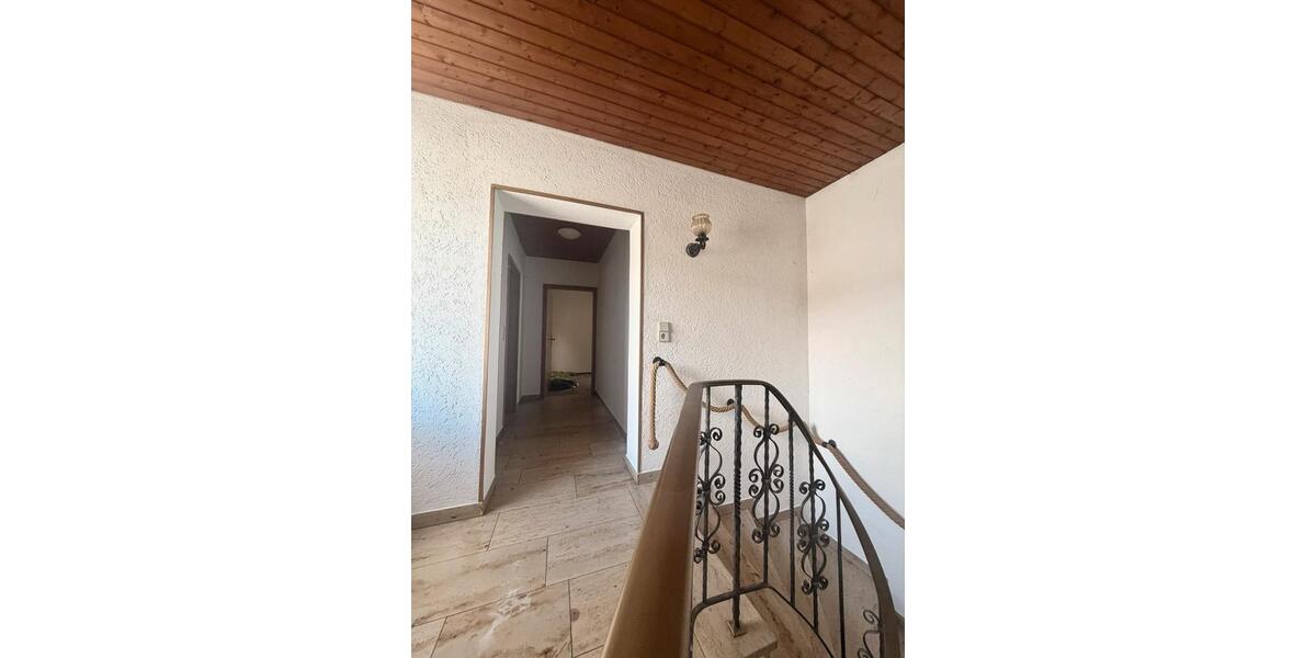 Etagenwohnung Freilassing - 6 Zimmer, 145 m&sup2;, 1.400&euro; | Angebot:27622493