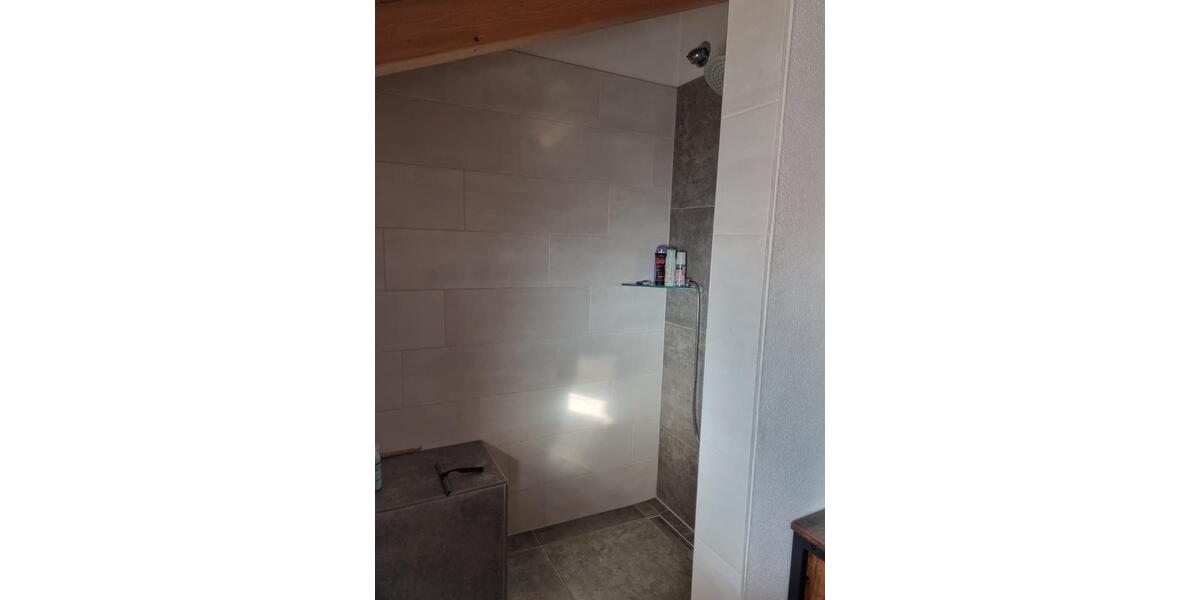 Dachgeschoßwohnung Saaldorf-Surheim Surheim - 3 Zimmer, 100 m&sup2;, 1.480&euro; | Angebot:27606385