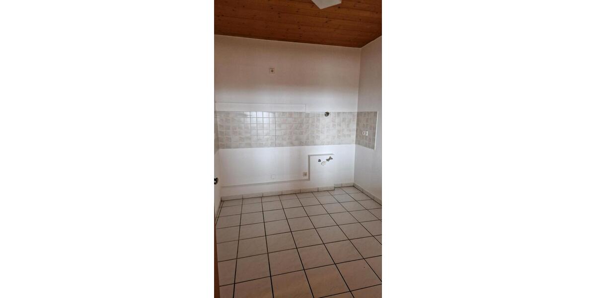 Dachgeschoßwohnung Chieming - 3 Zimmer, 70 m&sup2;, 990&euro; | Angebot:25648908