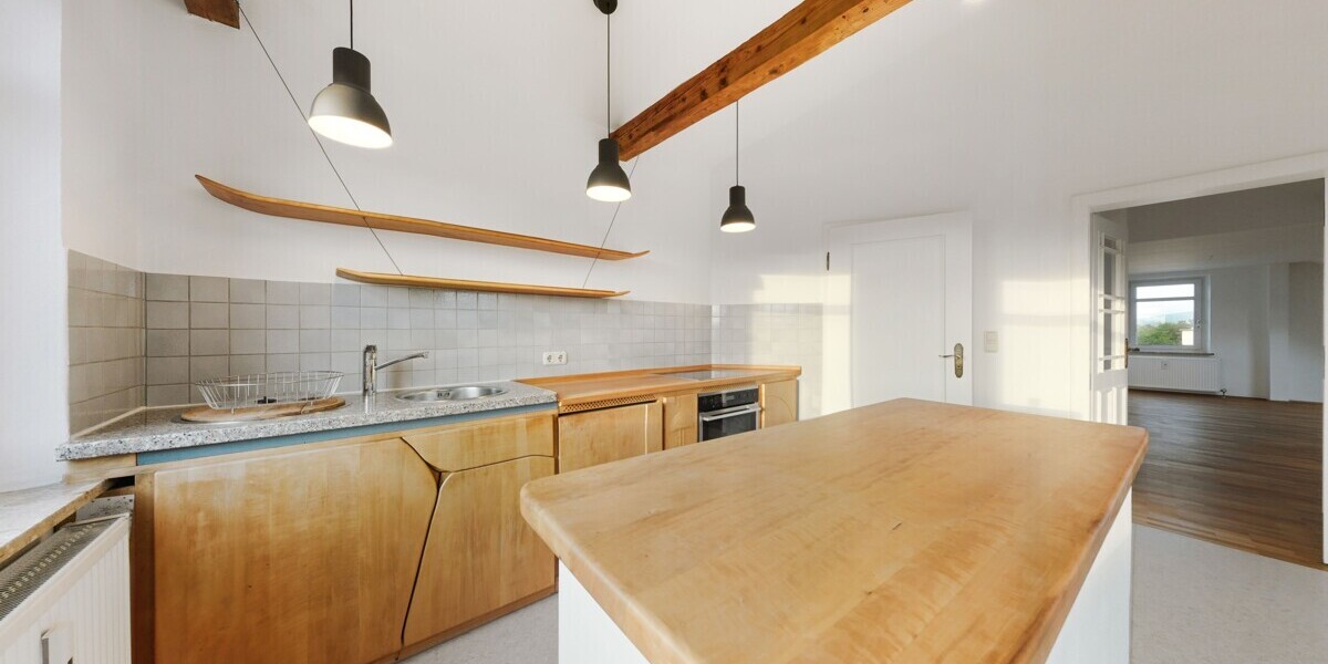Altbaucharme & Bergblick – 2-Zimmer-Dachgeschoss mit Potenzial für 3 Zimmer in Freilassing - Dachgeschoßwohnung Freilassing Freilassing | Angebot:27620477