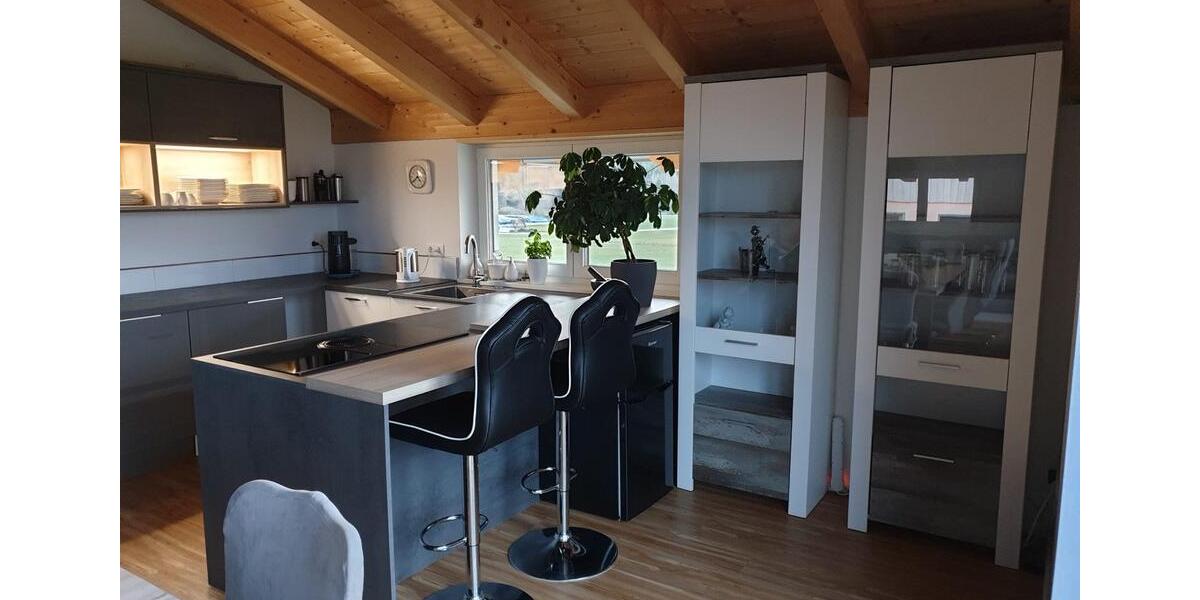 Dachgeschoßwohnung Saaldorf-Surheim Surheim - 3 Zimmer, 100 m&sup2;, 1.480&euro; | Angebot:27606385