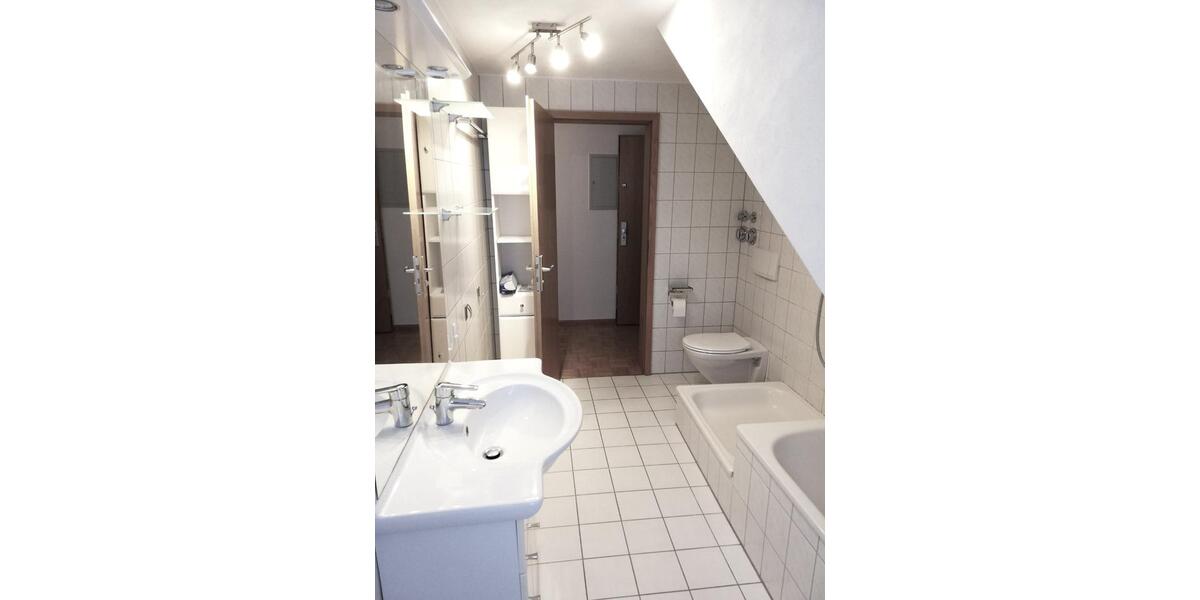 Dachgeschoßwohnung Prien am Chiemsee - 3 Zimmer, 77 m&sup2;, 275.000&euro; | Angebot:25341875