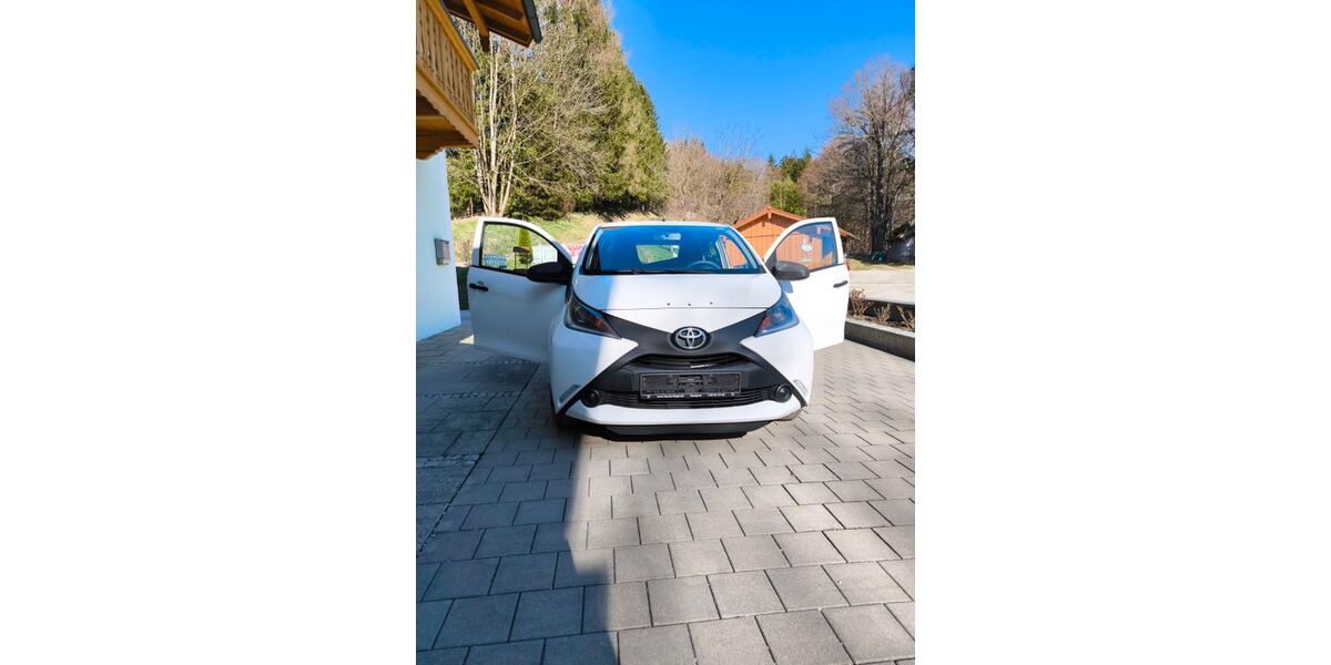Toyota Aygo (X) 108.300 km 5.700 &euro; SIEGSDORF 83313