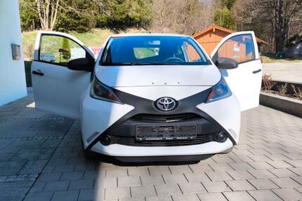 Toyota Aygo (X) 108.300 km 6.300 &euro; SIEGSDORF 83313