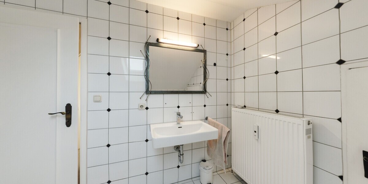 Altbaucharme & Bergblick – 2-Zimmer-Dachgeschoss mit Potenzial für 3 Zimmer in Freilassing - Dachgeschoßwohnung Freilassing Freilassing | Angebot:27620477