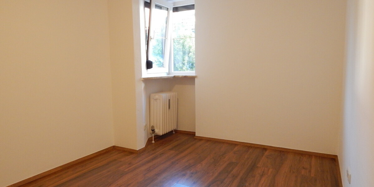 2-Zimmer-Wohnung in Freilassing mit Balkon & Holzofen – gepflegt und vermietet - Erdgeschoßwohnung Freilassing Untereichet | Angebot:27453354