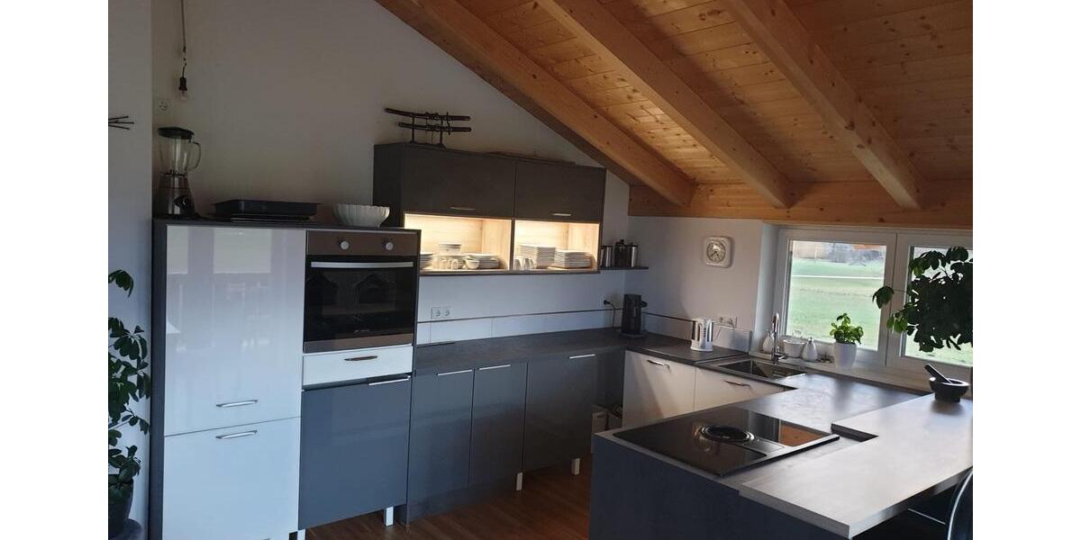 Dachgeschoßwohnung Saaldorf-Surheim Surheim - 3 Zimmer, 100 m&sup2;, 1.480&euro; | Angebot:27606385