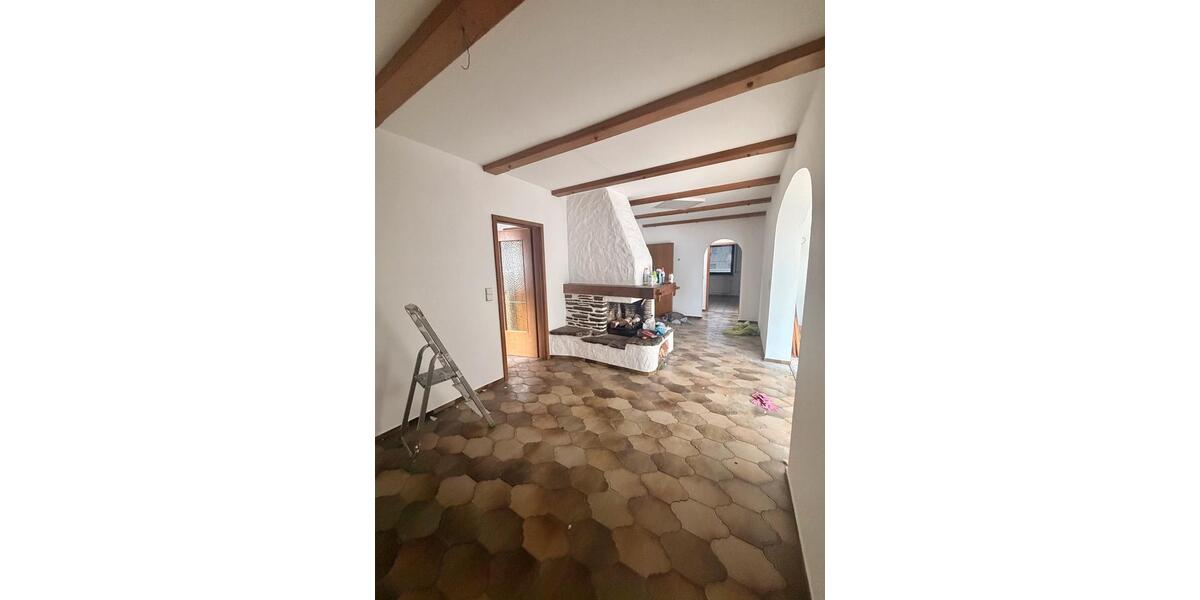 Etagenwohnung Freilassing - 6 Zimmer, 145 m&sup2;, 1.400&euro; | Angebot:27622493