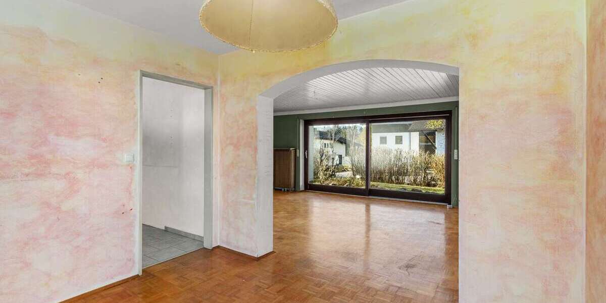 Sanierungsbedürftiges EFH mit separatem KG-Zugang | Ideal für Wohnen und Arbeiten unter einem Dach - Einfamilienhaus Grabenstätt | Angebot:25927881