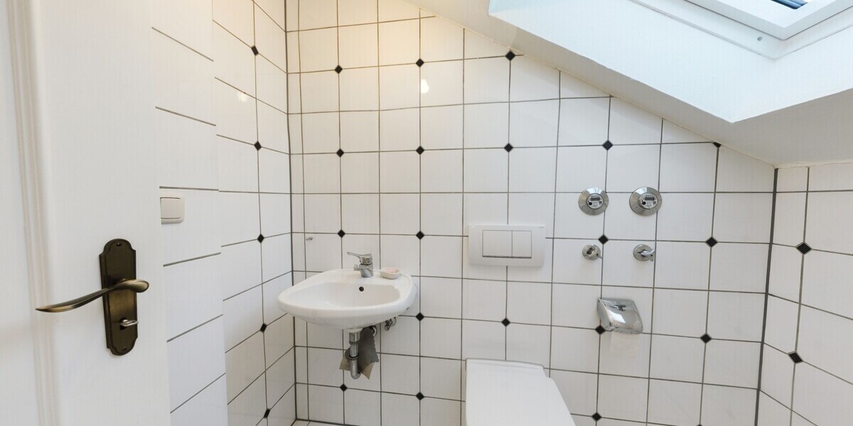 Altbaucharme & Bergblick – 2-Zimmer-Dachgeschoss mit Potenzial für 3 Zimmer in Freilassing - Dachgeschoßwohnung Freilassing Freilassing | Angebot:27620477