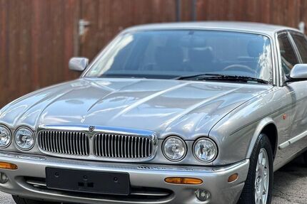 Jaguar XJ8 137.361 km 9.990 &euro; Traunwalchen 83374