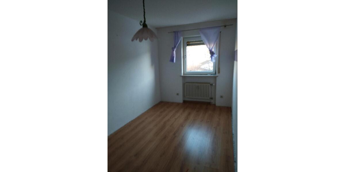 Etagenwohnung Traunreut Irsing - 4 Zimmer, 90 m&sup2;, 1.350&euro; | Angebot:24839719