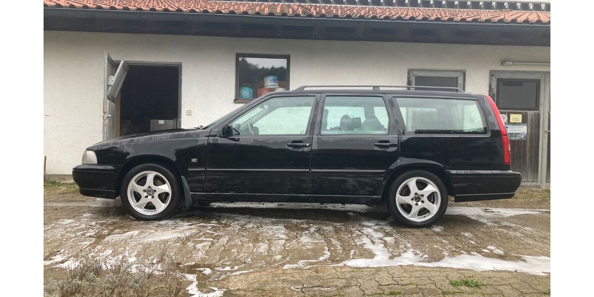 Volvo V70 335.000 km 2.699 &euro; laufen 83410