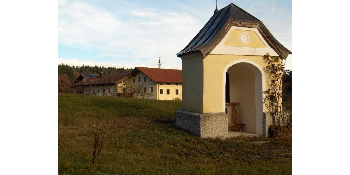 Idylle pur - Wohnung mit Balkon im Einödhof südost - Dachgeschoßwohnung Tittmoning Murschall | Angebot:26014234