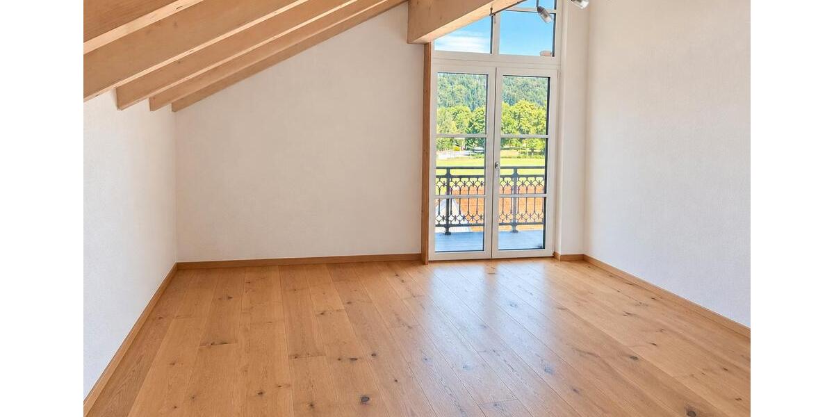 Dachgeschoßwohnung Siegsdorf - 3 Zimmer, 110 m&sup2;, 1.150&euro; | Angebot:27598555