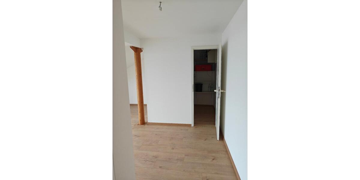 Dachgeschoßwohnung Traunreut Irsing - 3 Zimmer, 72 m&sup2;, 750&euro; | Angebot:25051998