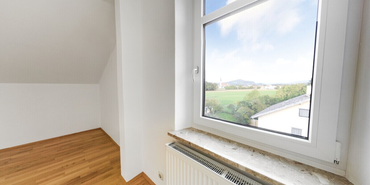 Altbaucharme & Bergblick – 2-Zimmer-Dachgeschoss mit Potenzial für 3 Zimmer in Freilassing - Dachgeschoßwohnung Freilassing Freilassing | Angebot:27620477