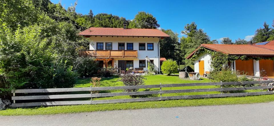 Einfamilienhaus Ruhpolding - 6 Zimmer, 220 m&sup2;, 2.800&euro; | Angebot:27617146