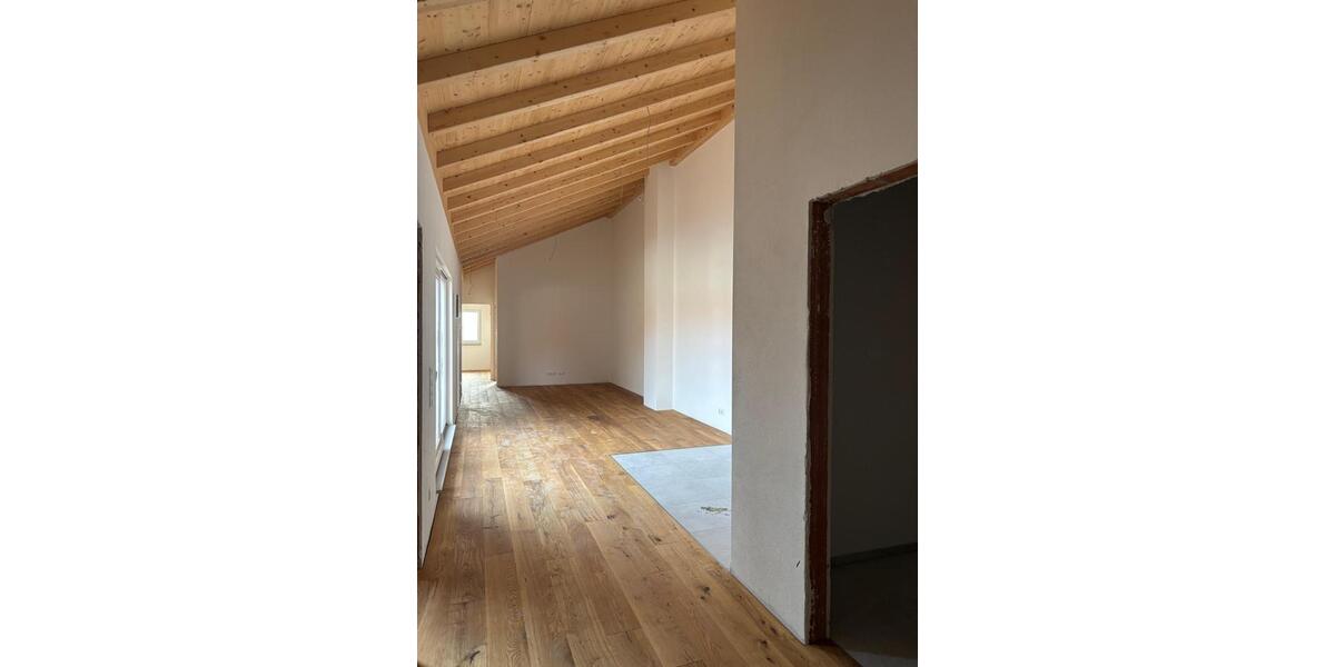 Dachgeschoßwohnung Feichten an der Alz - 4 Zimmer, 106 m&sup2;, 1.387&euro; | Angebot:24215253