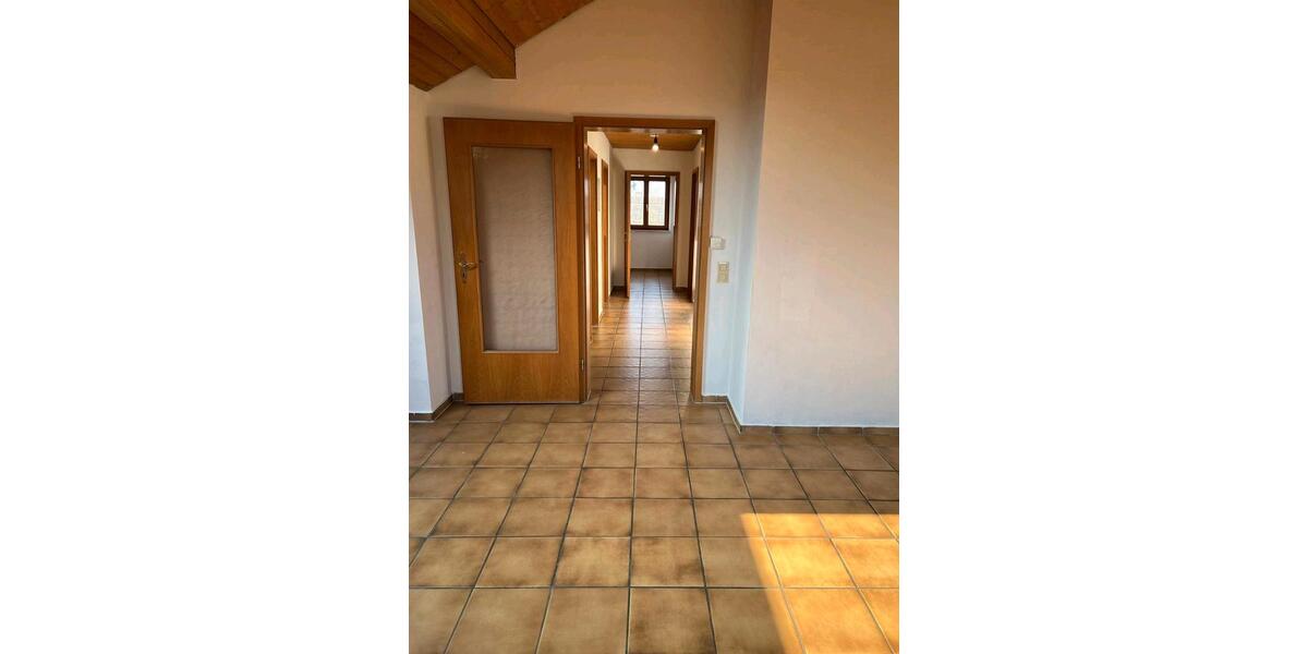 Dachgeschoßwohnung Trostberg - 2 Zimmer, 77 m&sup2;, 750&euro; | Angebot:25965969