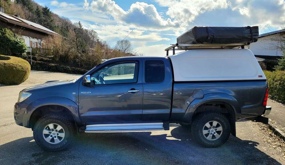 Toyota Hilux 332.000 km 14.499 &euro; Trostberg, St 83308