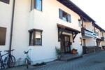 2-Zimmer-Wohnung in Freilassing mit Balkon & Holzofen – gepflegt und vermietet - Erdgeschoßwohnung Freilassing Untereichet | Angebot:27453354