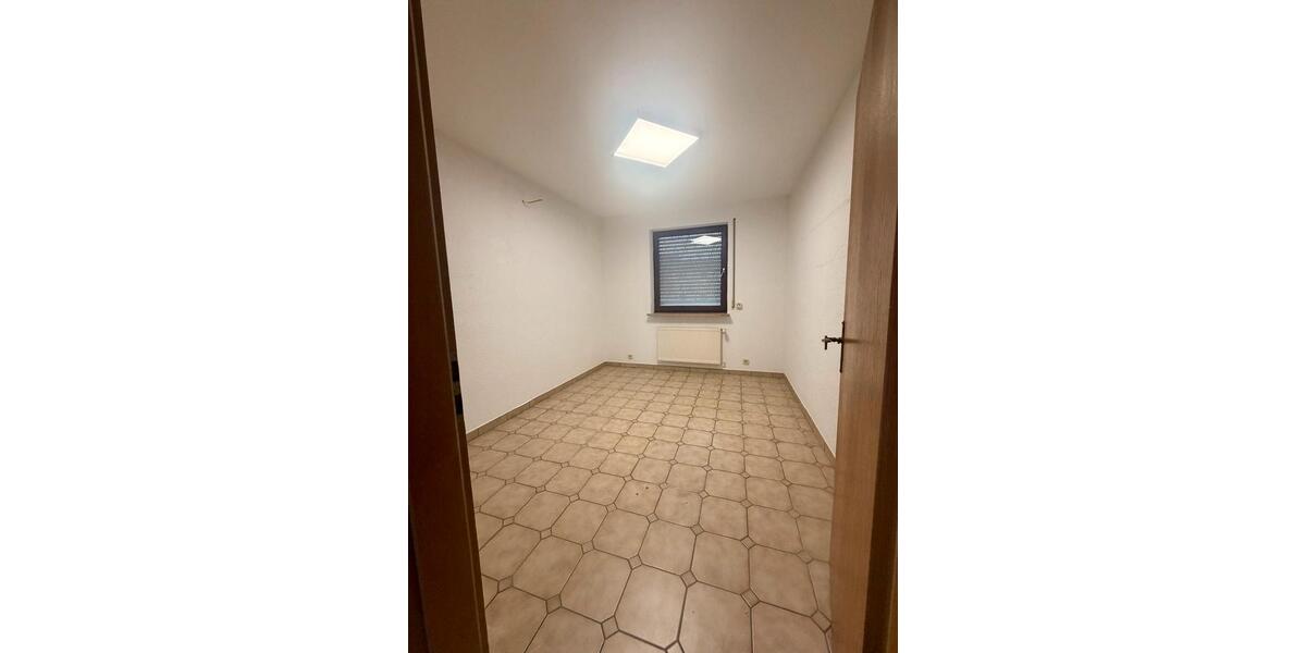 Etagenwohnung Freilassing - 6 Zimmer, 145 m&sup2;, 1.400&euro; | Angebot:27622493