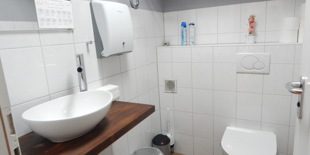 Ablösefreier, klimatisierter Friseursalon in 83395 Freilassing – voll ausgestattet, sofort bezugsfertig! - Gewerbeobjekt Freilassing Freilassing | Angebot:23021567