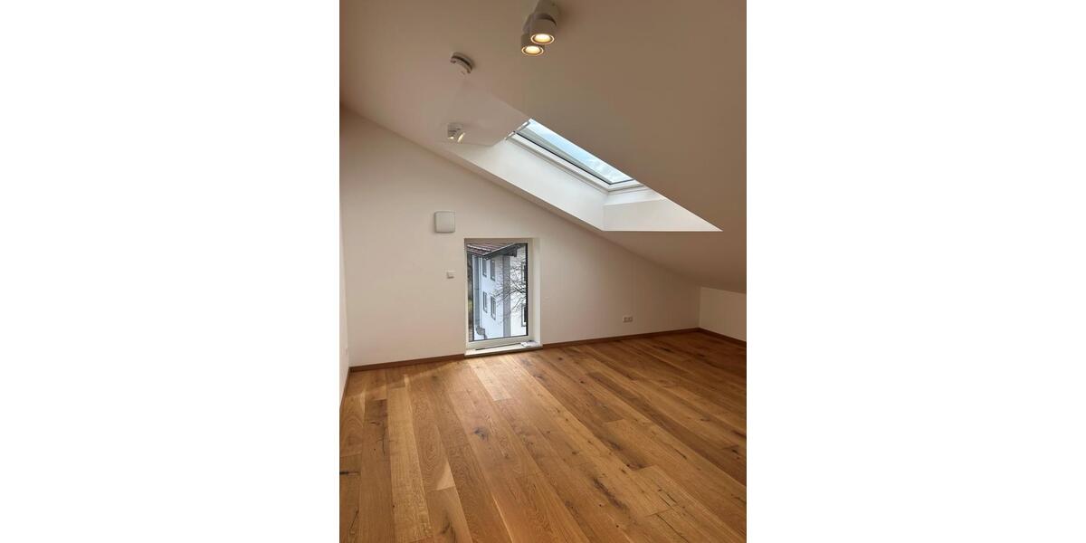 Dachgeschoßwohnung Rimsting - 4 Zimmer, 126 m&sup2;, 2.180&euro; | Angebot:25289066