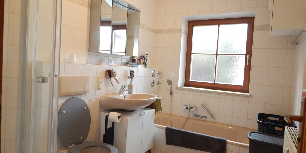 Gepflegte, vermietete 2-Zimmerwohnung mit Garten in Freilassing, Ortsteil Hofham - inkl. TG Platz. - Etagenwohnung Freilassing Freilassing | Angebot:24092328