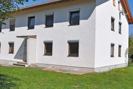 Haus Tacherting - 12 Zimmer, 264 m&sup2;, 598.000&euro; | Angebot:26363639