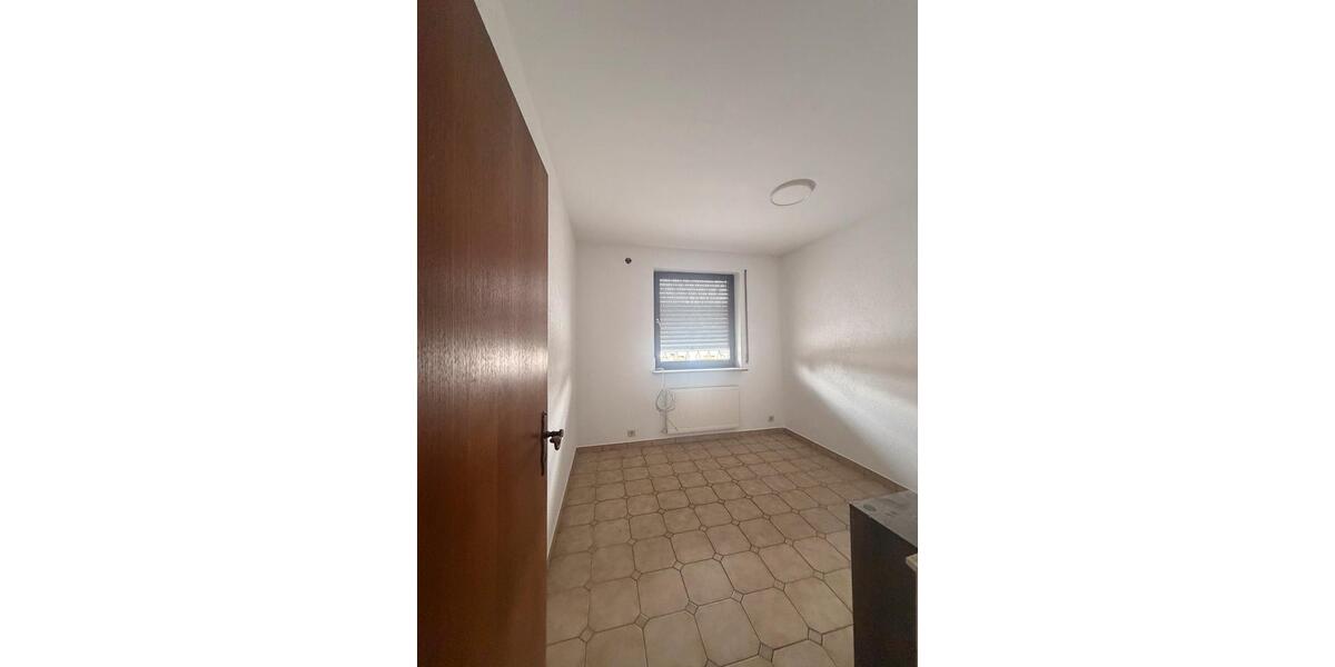 Etagenwohnung Freilassing - 6 Zimmer, 145 m&sup2;, 1.400&euro; | Angebot:27622493