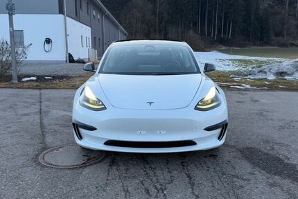 Tesla Model 3 90.000 km 27.300 &euro; Traunreut 83301